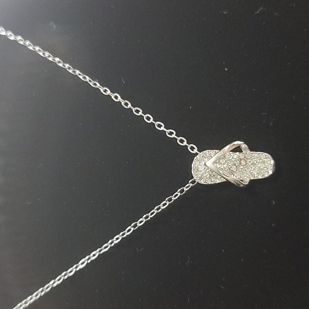 FLIPFLOP Rhinestone silvertone necklace NWT